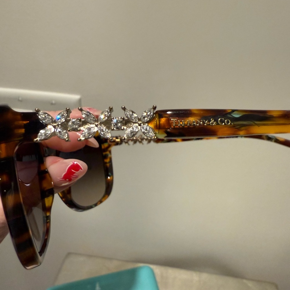 Tiffany Victoria Sunglasses in tortoise TF 4090-B 8114/3B - Picture 5 of 10